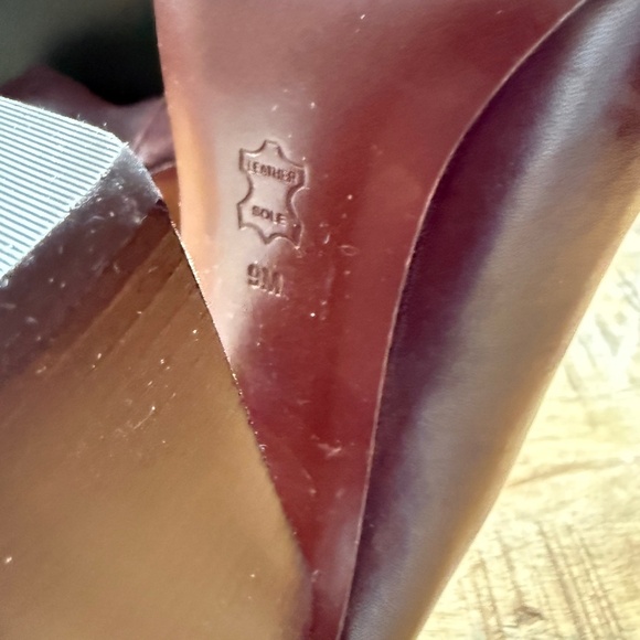 Authentic Tory Burch (Pointed Toe) Pumps - Picture 7 of 8